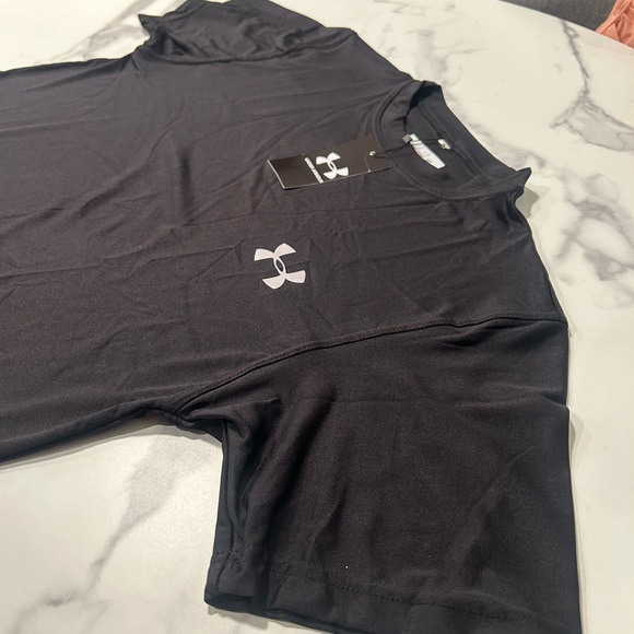 Under Armour Replica Heatgear Tshirt - Picture 3 of 4